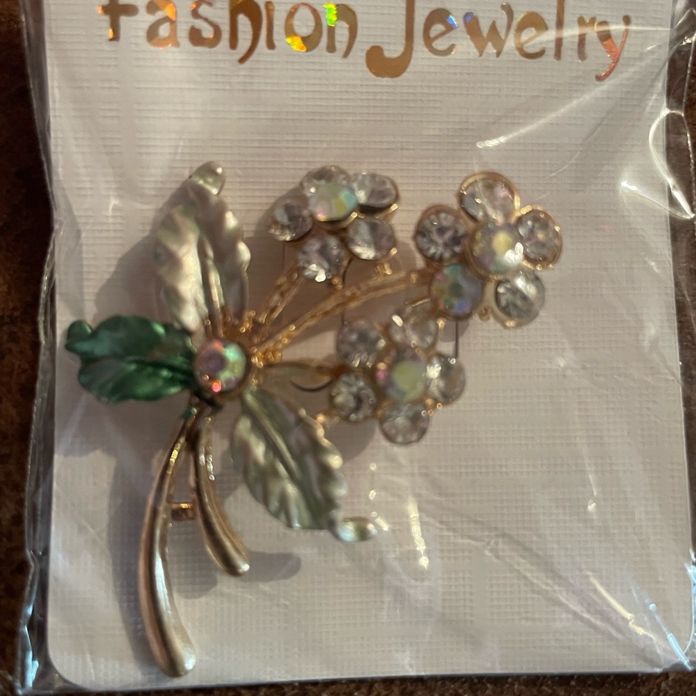 Fashion Jewelry Silver and Green Crystal Brooch